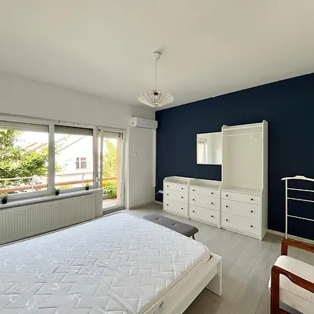 Kiss Apartmanhaz *